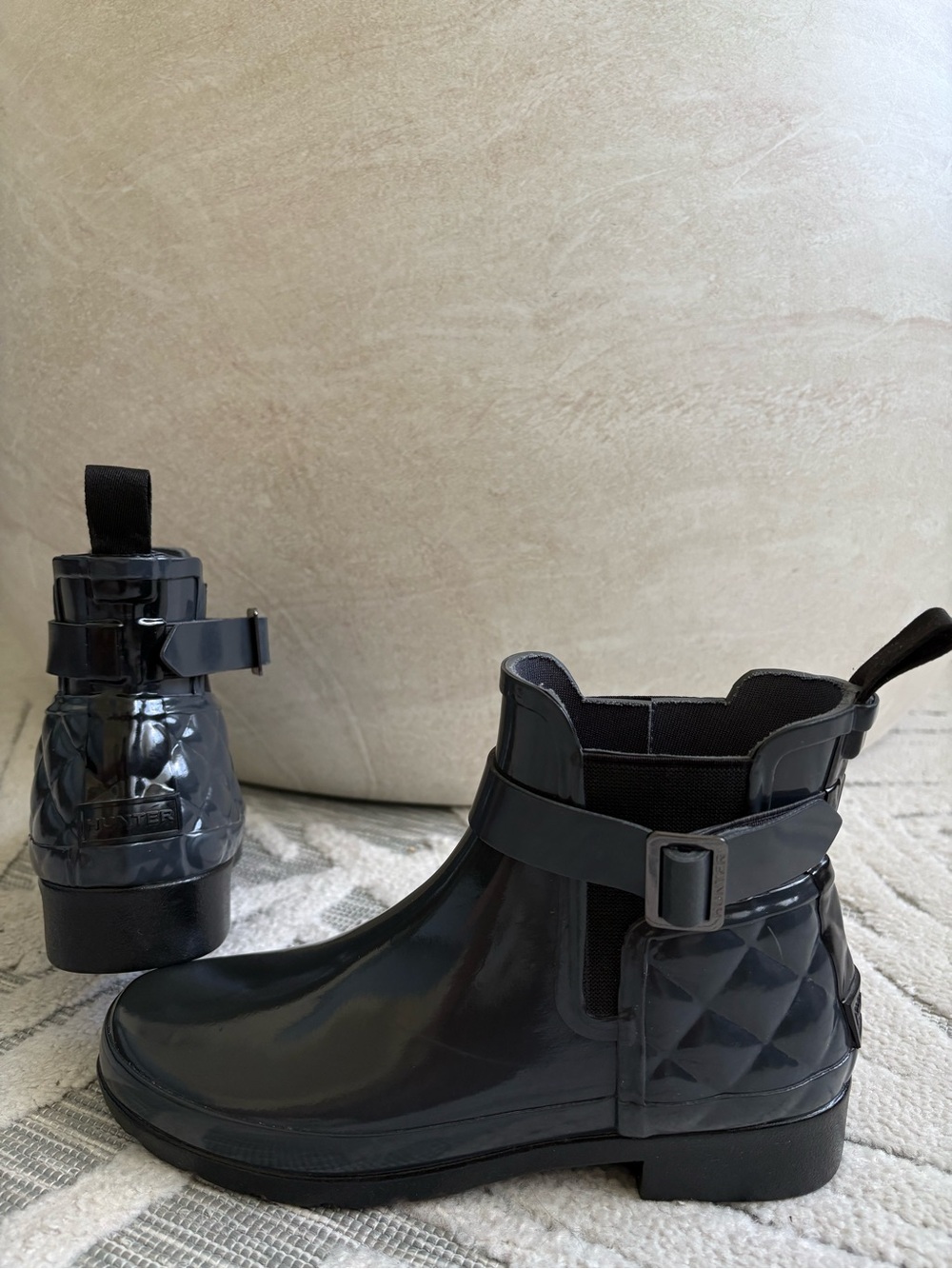 Hunter Dark Grey Quilted Gloss Chelsea Rain Booties US 5